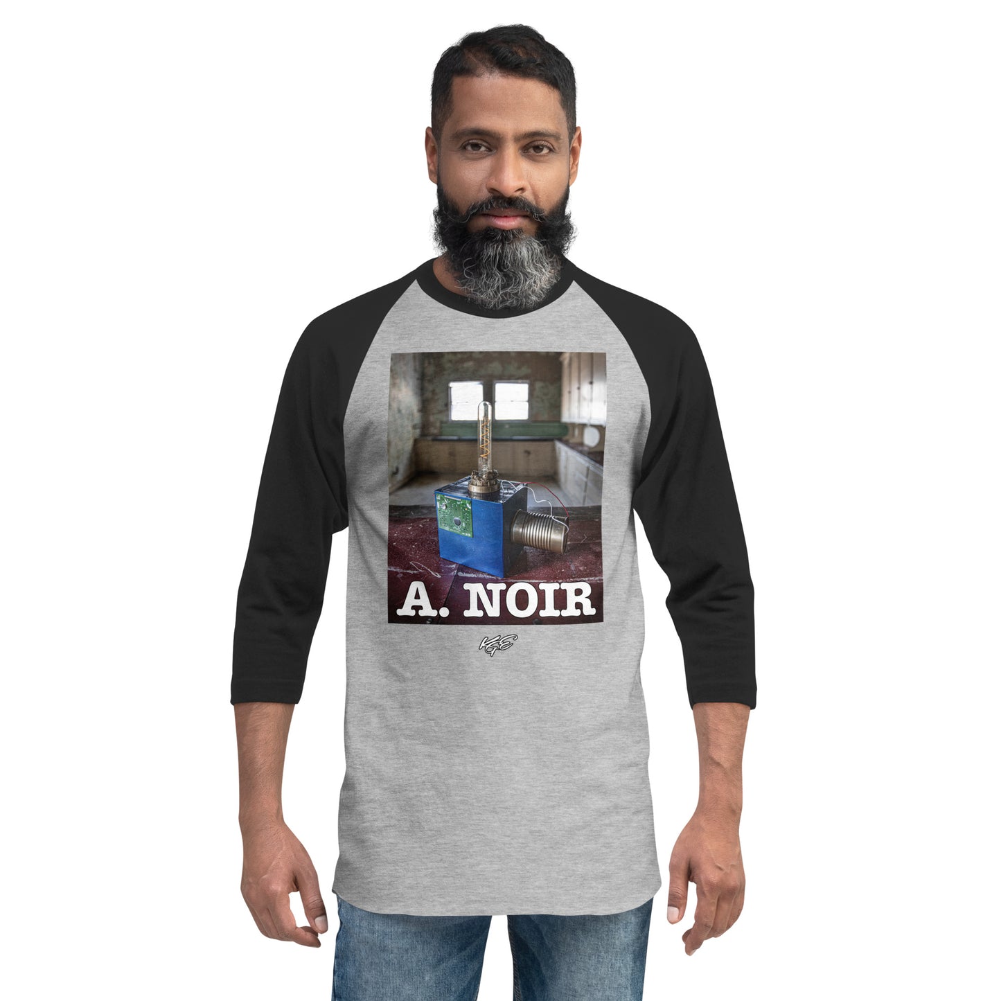 A. Noir -3/4 sleeve raglan shirt